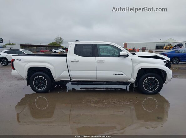 3TYLB5FNXRT001260 2024 TOYOTA TACOMA White Rear interior view