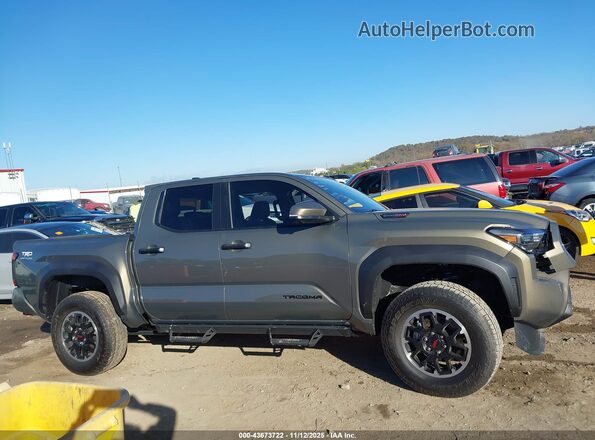 3TYLC5LN7ST046132 2025 TOYOTA TACOMA HYBRID Blue Вид задньої частини салону