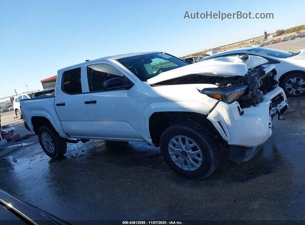 3TYLD5KN2RT004380 2024 TOYOTA TACOMA White Widok wnętrza z tyłu