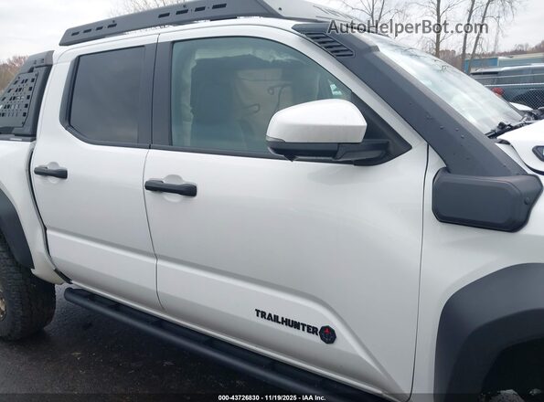 3TYLF5LN5RT010215 2024 TOYOTA TACOMA HYBRID Белый Вид задней части салона