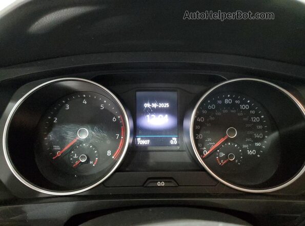 3VV0B7AX2JM066371 2018 VOLKSWAGEN TIGUAN Gray 
