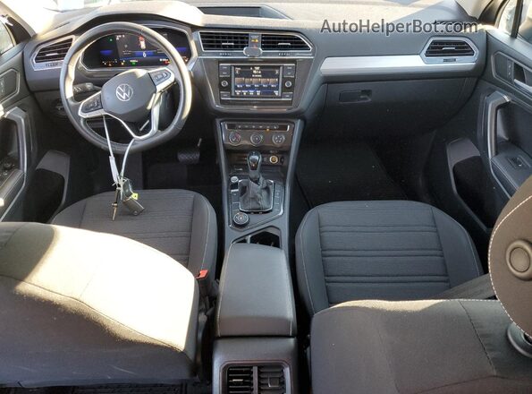 3VV0B7AX4NM041378 2022 VOLKSWAGEN TIGUAN Silver Vista del salpicadero
