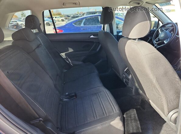 3VV0B7AX5NM123765 2022 VOLKSWAGEN TIGUAN Gray Rear interior view