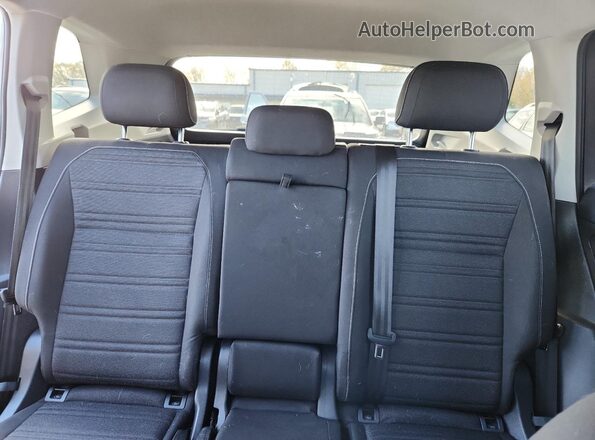 3VV0B7AX5NM123765 2022 VOLKSWAGEN TIGUAN Gray Rear seats view