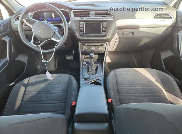 3VV0B7AX5NM123765 2022 VOLKSWAGEN TIGUAN Gray Dashboard view