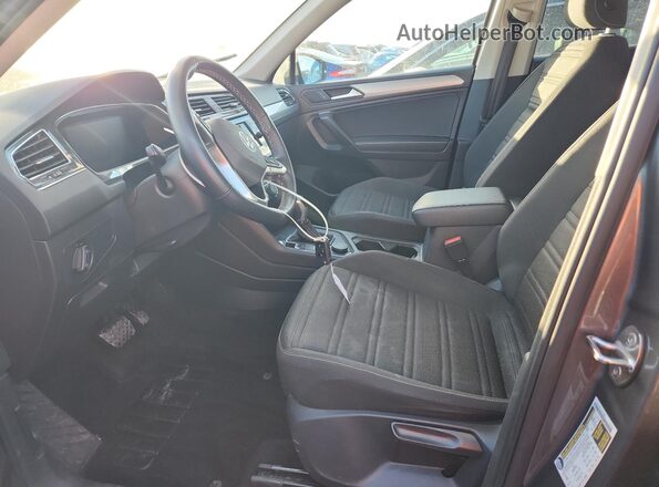 3VV0B7AX5NM123765 2022 VOLKSWAGEN TIGUAN Gray Front interior view