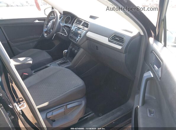 3VV1B7AX6JM079449 2018 VOLKSWAGEN TIGUAN Black Вид салону спереду