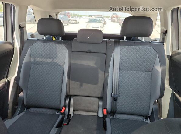3VV1B7AX9LM102757 2020 VOLKSWAGEN TIGUAN Silver Հետևի նստատեղերի տեսք