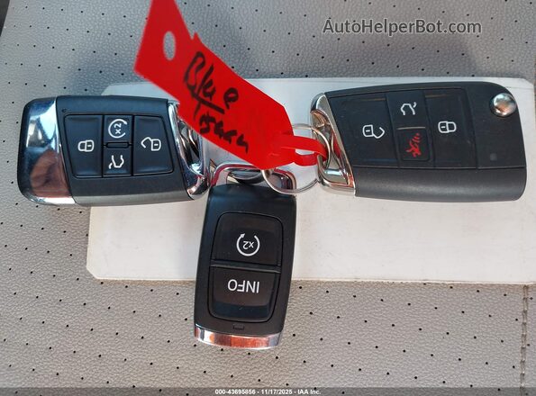 3VV2B7AX0LM137367 2020 VOLKSWAGEN TIGUAN Синий Вид панели приборов