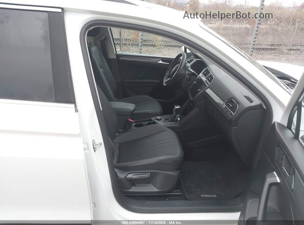 3VV2B7AX0PM019809 2023 VOLKSWAGEN TIGUAN White Widok wnętrza z przodu