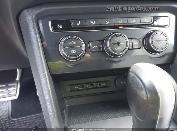 3VV2B7AX1LM071945 2020 VOLKSWAGEN TIGUAN Gray 
