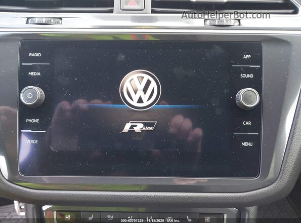3VV2B7AX1LM071945 2020 VOLKSWAGEN TIGUAN Gray 