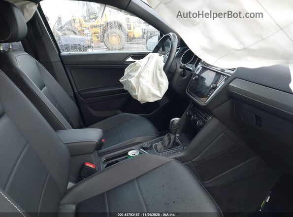 3VV2B7AX7MM083843 2021 VOLKSWAGEN TIGUAN Black Սալոնի դիմացի տեսք