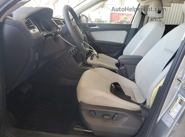 3VV2B7AX8LM080447 2020 VOLKSWAGEN TIGUAN Серебряный Вид салона спереди