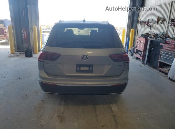 3VV2B7AX8LM080447 2020 VOLKSWAGEN TIGUAN Серебряный Вид сзади