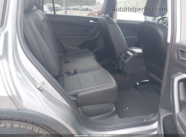 3VV2B7AX8MM131978 2021 VOLKSWAGEN TIGUAN Silver VIN կոդի պիտակի տեսք