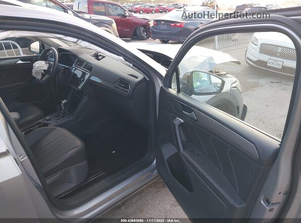 3VV2B7AX8RM033914 2024 VOLKSWAGEN TIGUAN Gray Front interior view