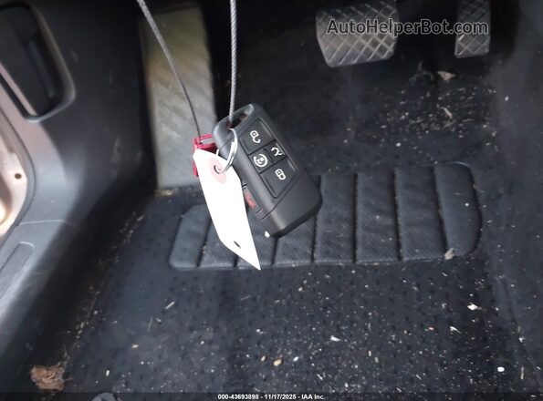 3VV2B7AX8RM033914 2024 VOLKSWAGEN TIGUAN Gray Dashboard view