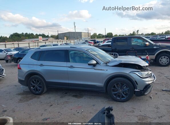 3VV2B7AX8RM033914 2024 VOLKSWAGEN TIGUAN Gray Rear interior view