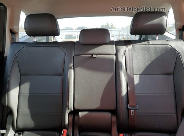 3VV3B7AX2LM123121 2020 VOLKSWAGEN TIGUAN Серый Вид задних сидений