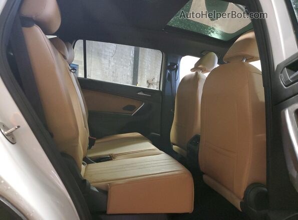 3VV3B7AX3NM175151 2022 VOLKSWAGEN TIGUAN White უკანა სალონის ხედი