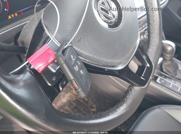 3VV3B7AX4LM064749 2020 VOLKSWAGEN TIGUAN Red Dashboard view