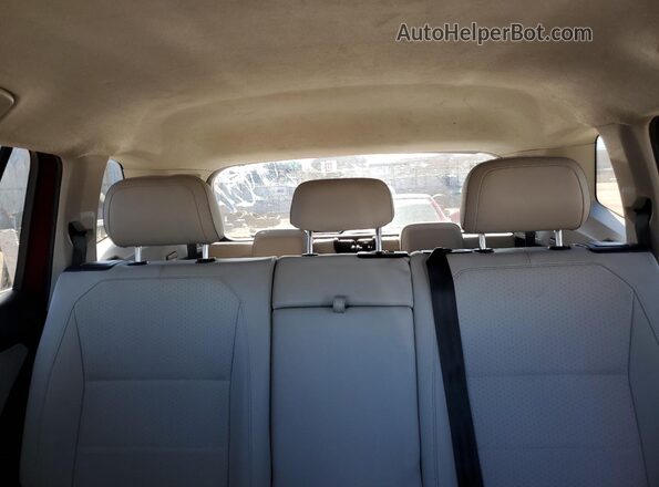 3VV3B7AX5JM040974 2018 VOLKSWAGEN TIGUAN Red Widok tylnych siedzeń