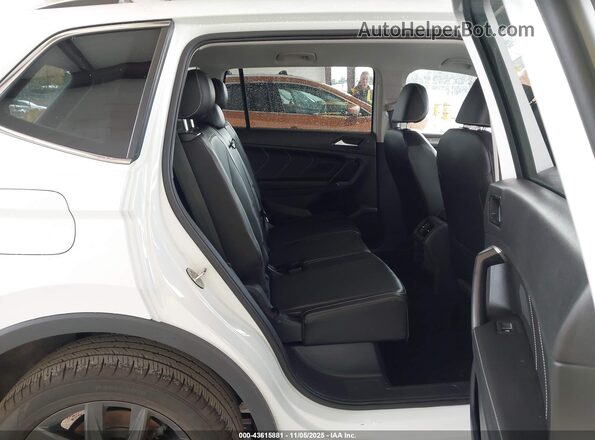 3VV3B7AX8RM042956 2024 VOLKSWAGEN TIGUAN Белый Вид наклейки с VIN-кодом