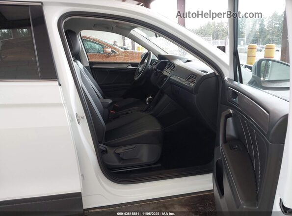 3VV3B7AX8RM042956 2024 VOLKSWAGEN TIGUAN Белый Вид салона спереди