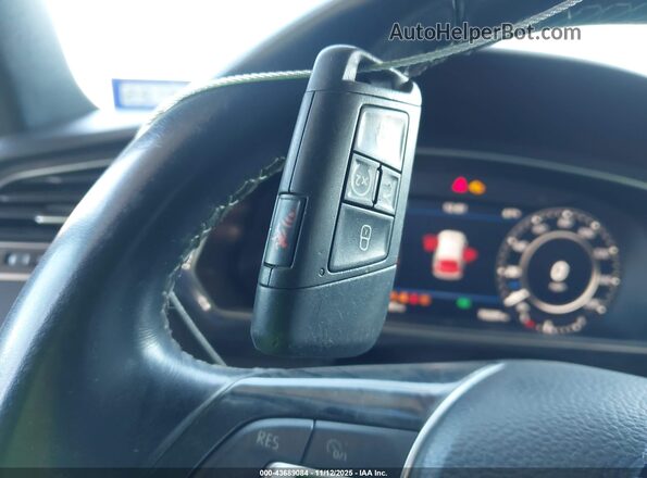 3VV4B7AX7JM190573 2018 VOLKSWAGEN TIGUAN Черный 