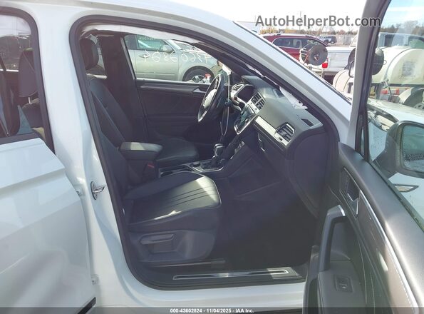 3VV8B7AX0NM066071 2022 VOLKSWAGEN TIGUAN White წინა სალონის ხედი