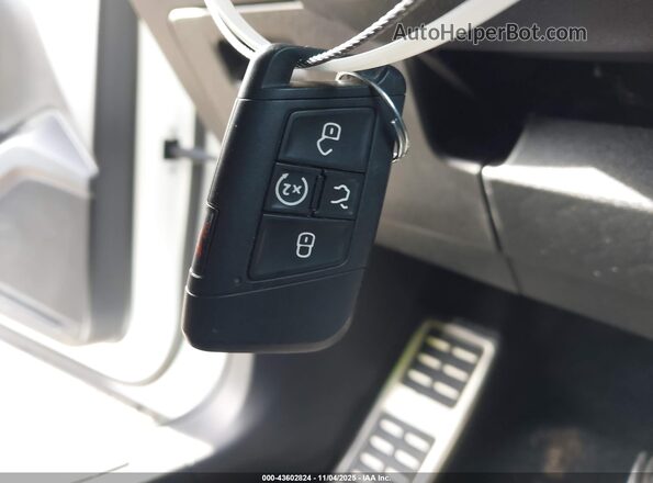 3VV8B7AX0NM066071 2022 VOLKSWAGEN TIGUAN White წინა პანელის ხედი