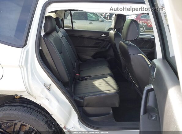 3VV8B7AX0NM066071 2022 VOLKSWAGEN TIGUAN White VIN კოდის სტიკერის ხედი