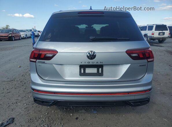 3VV8B7AX1NM055354 2022 VOLKSWAGEN TIGUAN Silver Widok z tyłu