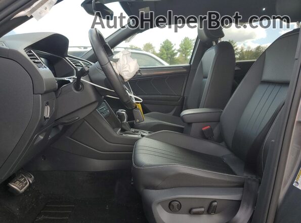 3VV8B7AX1NM158211 2022 VOLKSWAGEN TIGUAN Gray Widok wnętrza z przodu