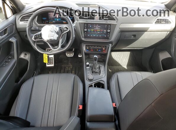 3VV8B7AX1NM158211 2022 VOLKSWAGEN TIGUAN Gray Widok deski rozdzielczej