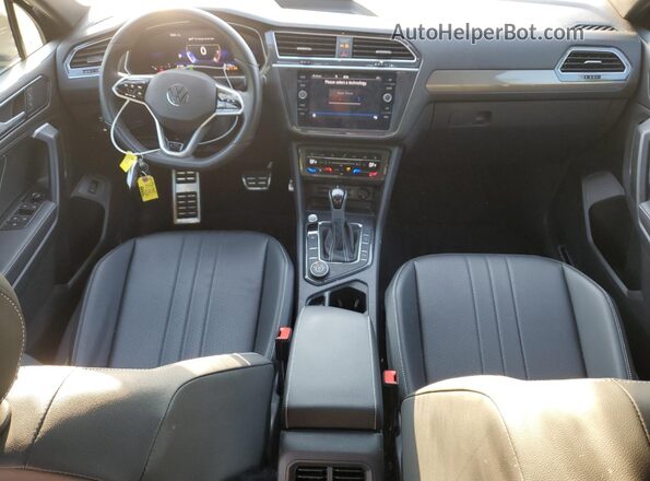 3VV8B7AX3RM003519 2024 VOLKSWAGEN TIGUAN Black წინა პანელის ხედი