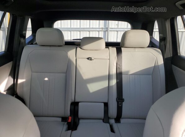 3VV8B7AX4NM011655 2022 VOLKSWAGEN TIGUAN Черный Вид задних сидений