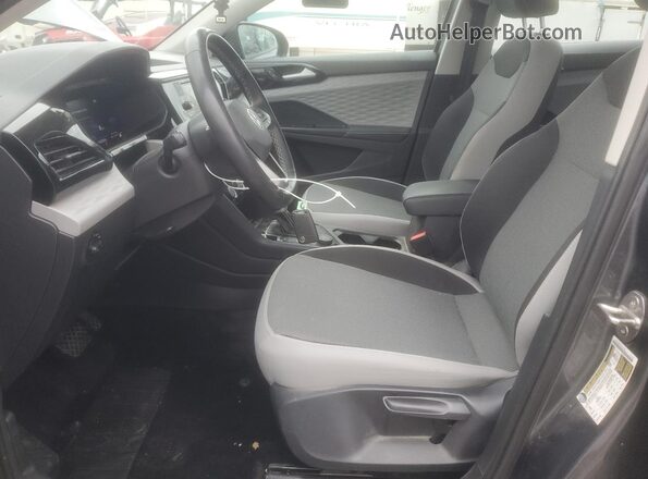 3VV8X7B2XRM041852 2024 VOLKSWAGEN TAOS Серый Вид салона спереди