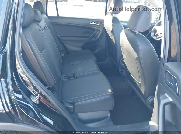 3VVAB7AX1RM226868 2024 VOLKSWAGEN TIGUAN Black VIN sticker view