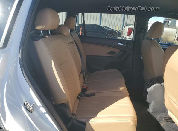 3VVCB7AX3NM009342 2022 VOLKSWAGEN TIGUAN White Widok wnętrza z tyłu