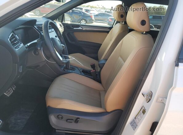 3VVCB7AX3NM009342 2022 VOLKSWAGEN TIGUAN White Widok wnętrza z przodu