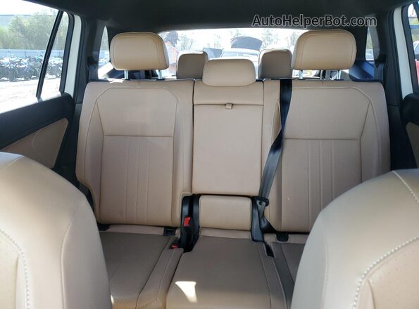 3VVCB7AX3NM009342 2022 VOLKSWAGEN TIGUAN White Widok tylnych siedzeń