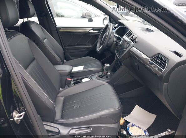 3VVCB7AX6NM127675 2022 VOLKSWAGEN TIGUAN Черный Вид салона спереди