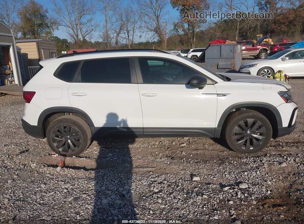 3VVCX7B28NM066141 2022 VOLKSWAGEN TAOS Белый Вид задней части салона