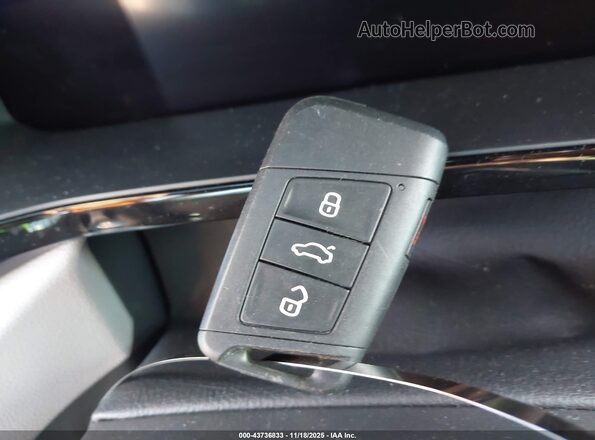 3VVCX7B28NM066141 2022 VOLKSWAGEN TAOS Белый Вид панели приборов