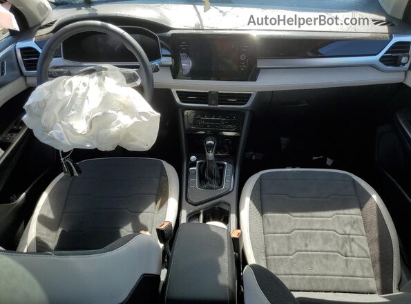3VVEC7B28SM008515 2025 VOLKSWAGEN TAOS Gray Widok deski rozdzielczej