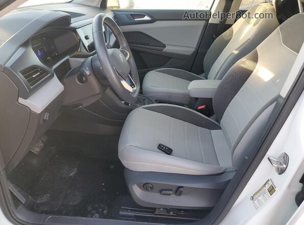 3VVEX7B20PM372519 2023 VOLKSWAGEN TAOS White Vista interior delantera