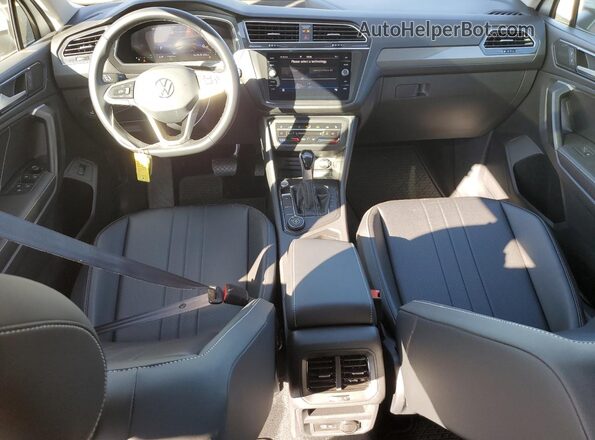 3VVMB7AX3RM144184 2024 VOLKSWAGEN TIGUAN Белый Вид панели приборов