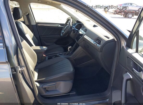 3VVMB7AX9RM063772 2024 VOLKSWAGEN TIGUAN Gray Вид салону спереду